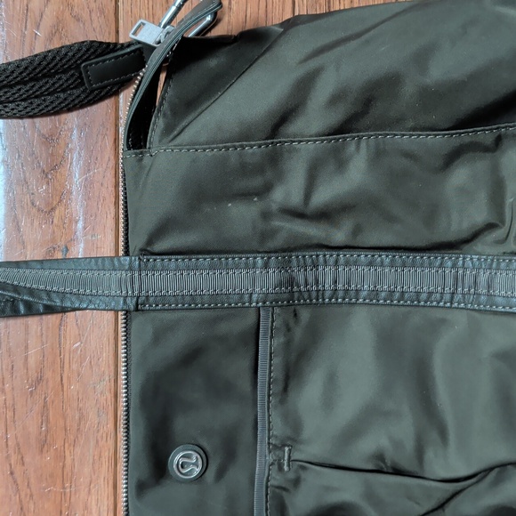 Lululemon Everywhere Bag *23L Dark Olive Green Tote Bag - Picture 3 of 14